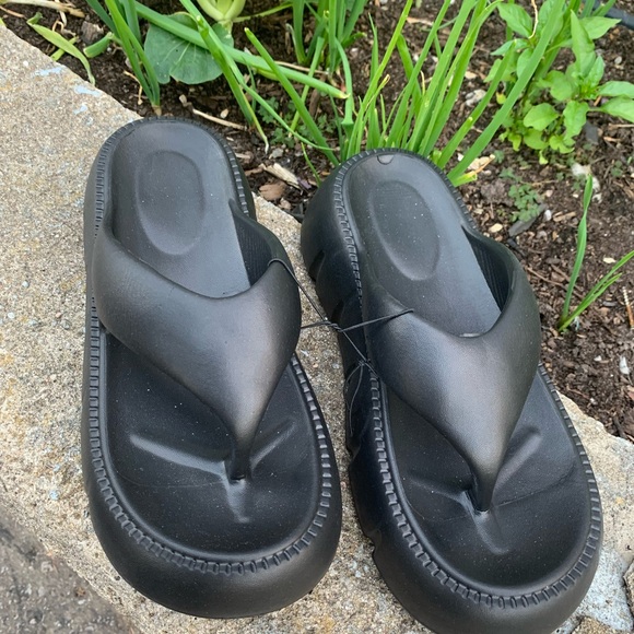 Black Slides for Women - Picture 2 of 5